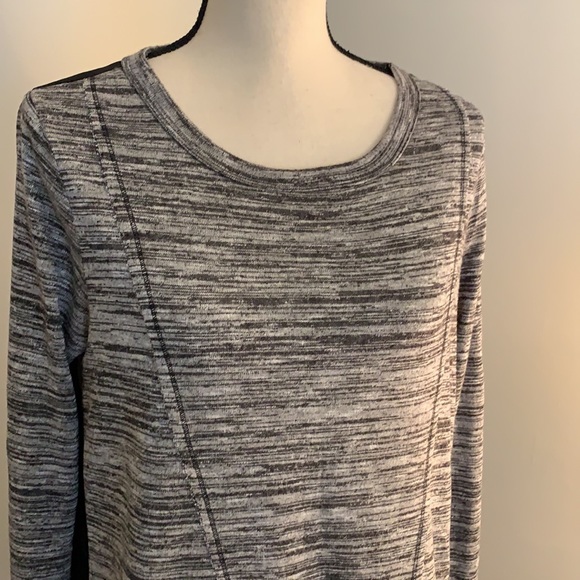 Top LS sheer open back - Picture 4 of 7